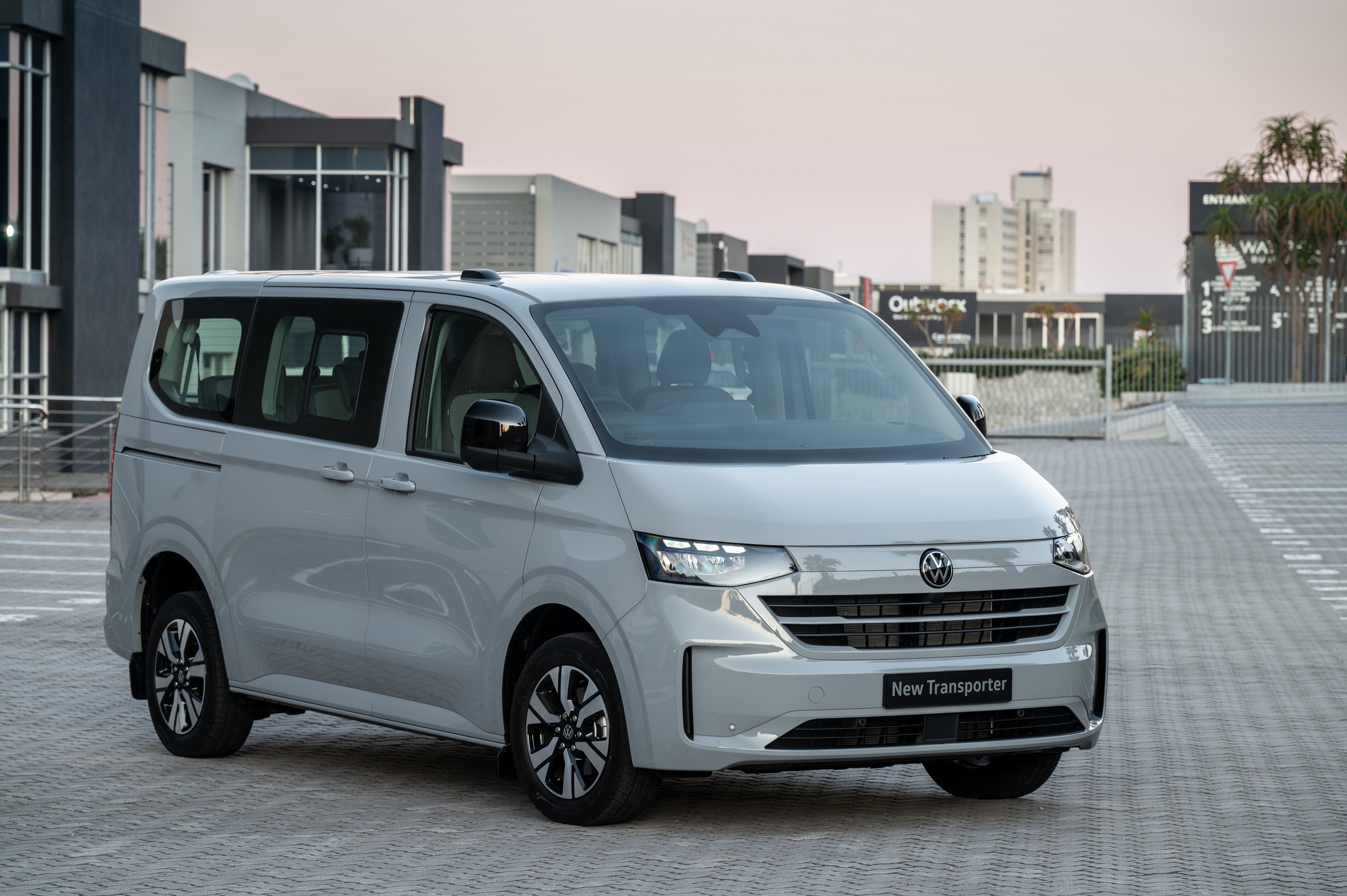 Volkswagen Transporter Kombi Commerce 2.0 TDI 8-Speed Automatic SWB (2026) Review