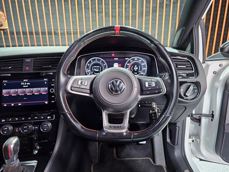 Volkswagen Golf VII GTI TCR (2020) Used Review – The Track-Bred Send-Off Still Worth Hunting Down — media 6